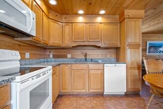 2 Traynor St in Old Orchard Beach, ME - Building Photo - Building Photo