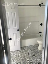 224 E Lake Ave in Sherman, TX - Building Photo