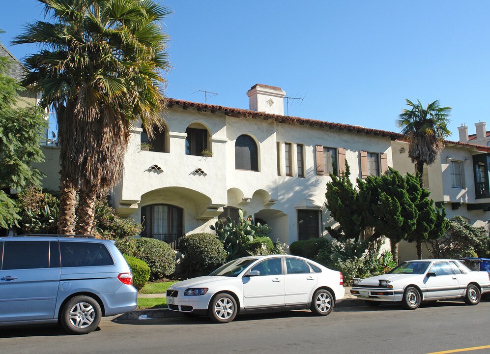 324 S Cochran Ave in Los Angeles, CA - Building Photo