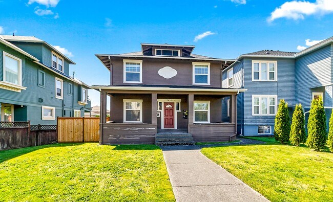 property at 2410 Hoyt Ave