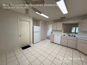 9794 SW 96th St in Ocala, FL - Foto de edificio - Building Photo