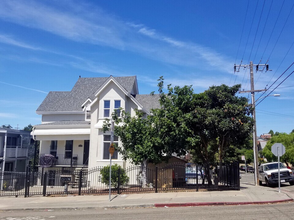 2337 21st Ave in Oakland, CA - Building Photo