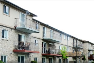 Weinbrenner Place Apartments in Niagara Falls, ON - Building Photo