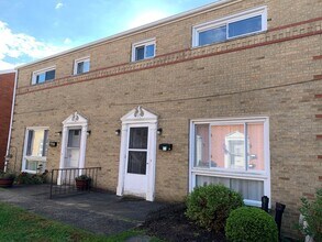 7 Mount Royal Ct in Pittsburgh, PA - Building Photo - Building Photo