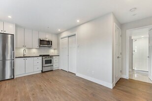 45500-45500 Campus Dr in Chilliwack, BC - Building Photo