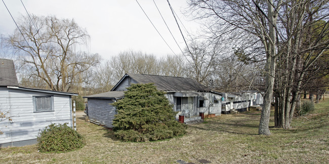 6624 W Lee Hwy in Loudon, TN - Building Photo - Building Photo