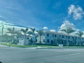 241 SW 159th Ct in Pembroke Pines, FL - Building Photo - Building Photo