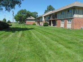 Oaks at Canterbury in Ottawa, KS - Foto de edificio - Building Photo