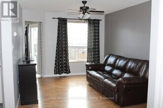 218 Silurian Dr in Guelph, ON - Building Photo - Building Photo