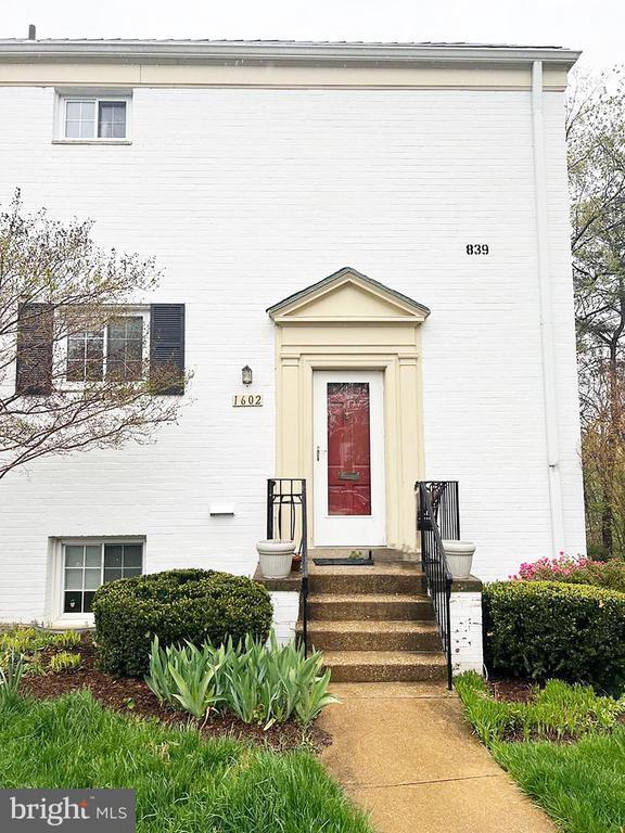 property at 1602 Ripon Pl
