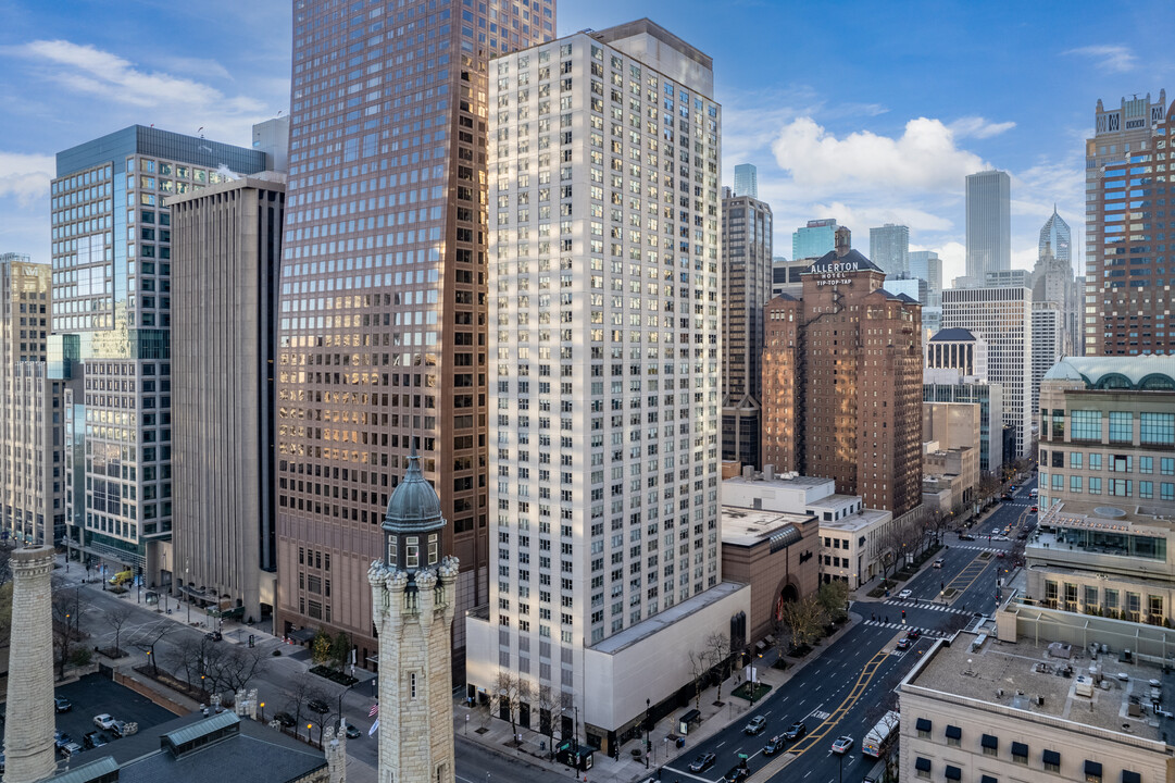 757-777 N Michigan Ave in Chicago, IL - Foto de edificio