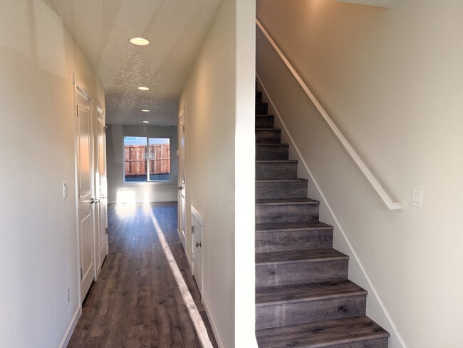 507 NW Hillcrest Dr in Dallas, OR - Foto de edificio - Building Photo