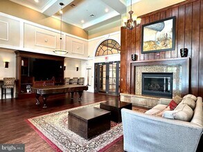 2465 Army Navy Dr, Unit 1310 in Arlington, VA - Building Photo - Building Photo