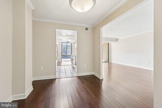 4500 S Four Mile Run Dr in Arlington, VA - Foto de edificio - Building Photo