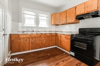 814 Bowditch St in Aurora, IL - Foto de edificio - Building Photo