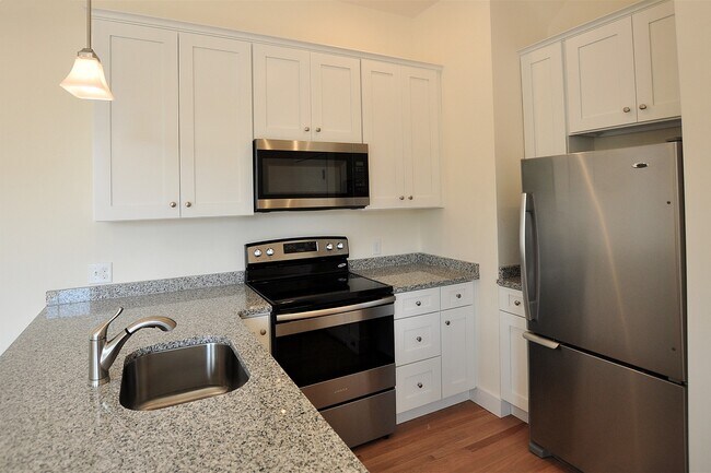 877 Beacon St, Unit 9