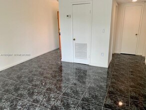 3522 NE 166th St in North Miami Beach, FL - Building Photo - Building Photo