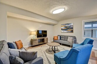 2452 Carrollton Ave in Indianapolis, IN - Foto de edificio - Building Photo
