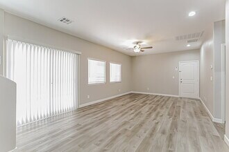 8962 Harmony Hall Ave in Las Vegas, NV - Building Photo - Building Photo