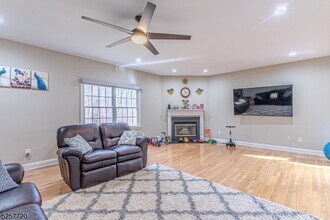 305 Raymound Blvd in Parsippany Troy Hills, NJ - Building Photo - Building Photo