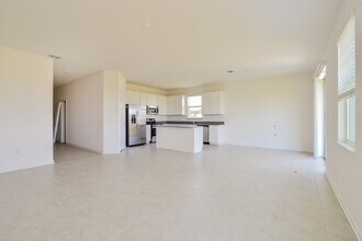 33513 Sky Blossom Cir in Leesburg, FL - Building Photo - Building Photo