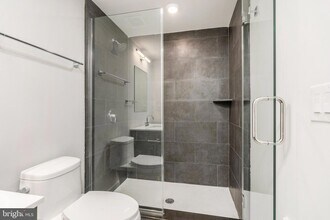 3449 Scotts Ln, Unit B210 in Philadelphia, PA - Building Photo - Building Photo