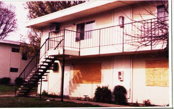 490 Acacia in Vacaville, CA - Foto de edificio