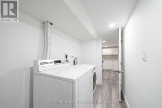 12 Villa Rd in Toronto, ON - Building Photo - Building Photo