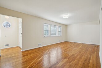 92 Roland Ave-Unit -A in South Orange, NJ - Building Photo - Building Photo