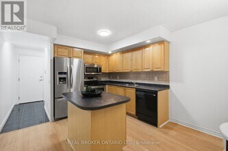 5233 Dundas St W in Toronto, ON - Building Photo - Building Photo