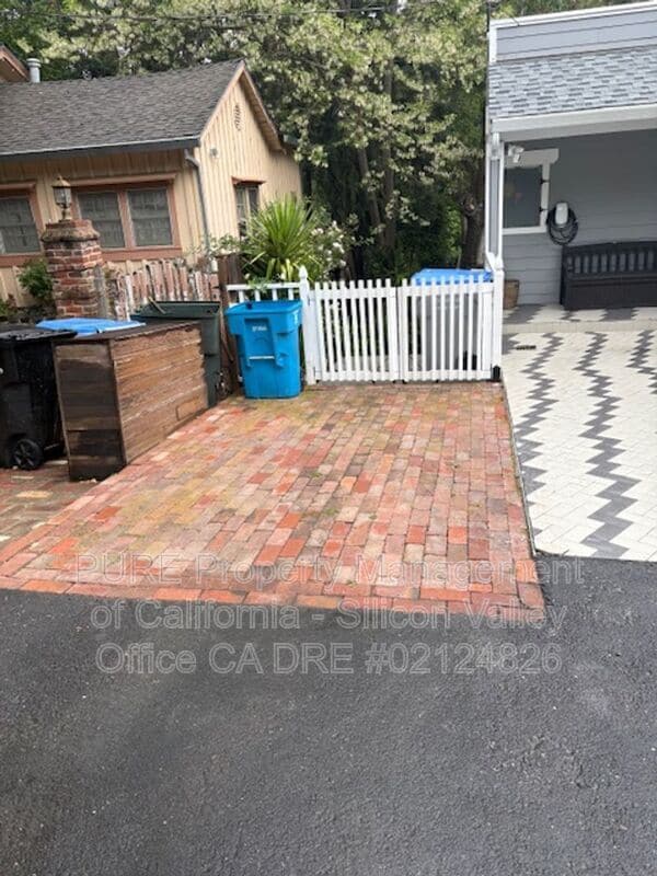 21518 Almaden Rd in San Jose, CA - Foto de edificio - Building Photo