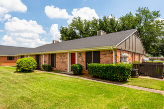 ReNew Towne Oaks in Shreveport, LA - Building Photo - Building Photo