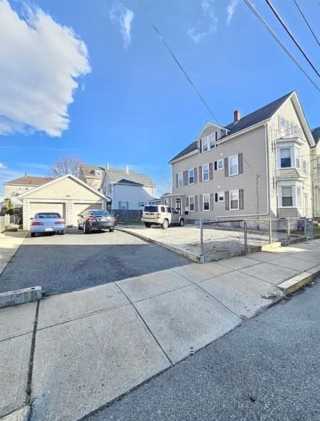 81 Morton St, Unit 3rd floor