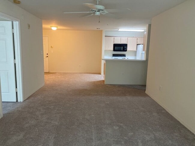 5455 Vineland Rd in Orlando, FL - Building Photo - Building Photo