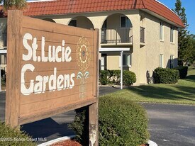 201 St Lucie Ln in Cocoa Beach, FL - Building Photo