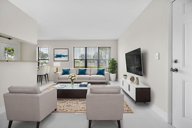 8729 NW 39th St in Sunrise, FL - Building Photo - Building Photo