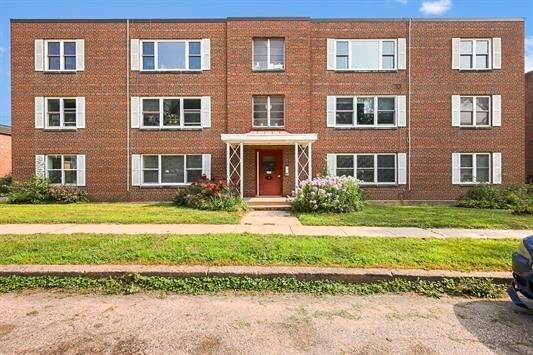 2 Sherman Terrace in Madison, WI - Building Photo