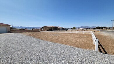 851 Huracan St in Pahrump, NV - Building Photo - Building Photo