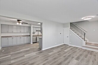 1311 Kingsbury Dr in Hanover Park, IL - Building Photo - Building Photo