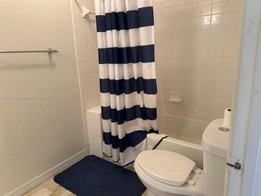 2012 NE 167th St in North Miami Beach, FL - Building Photo - Building Photo