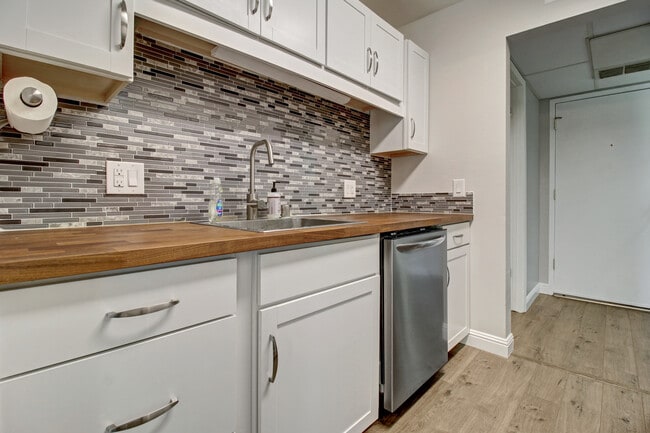 480 N Civic Dr, Unit 208  The Keys in Walnut Creek, CA - Foto de edificio - Building Photo