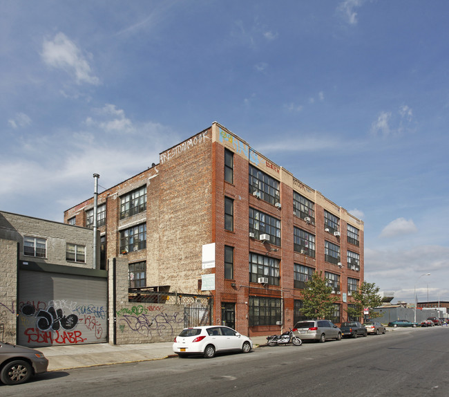 54 Knickerbocker Ave in Brooklyn, NY - Building Photo - Building Photo