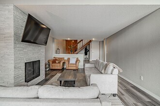 9866 E Maplewood Cir in Englewood, CO - Building Photo - Building Photo