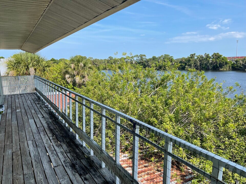 2865 Kirby Cir NE, Unit UnitA in Palm Bay, FL - Foto de edificio