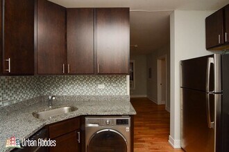 2850 N Mildred Ave, Unit M09B in Chicago, IL - Building Photo - Building Photo