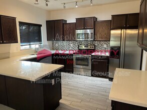 10225 W Camelback Rd in Phoenix, AZ - Building Photo - Building Photo