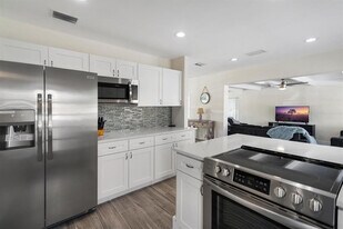 2501 NE 12th St in Pompano Beach, FL - Building Photo