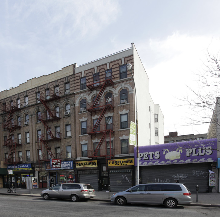 124 Graham Ave in Brooklyn, NY - Building Photo