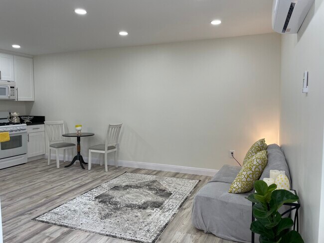 1443 Aliso Pl in Escondido, CA - Building Photo - Building Photo