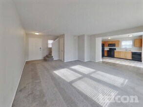 7665 Mansfield Way in Ingalls, IN - Foto de edificio - Building Photo